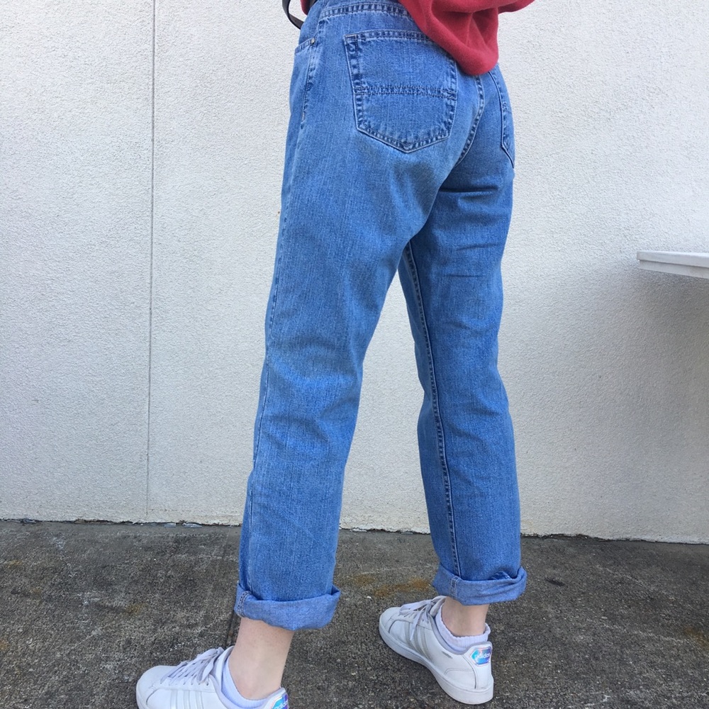 Tommy Hilfiger jeans.